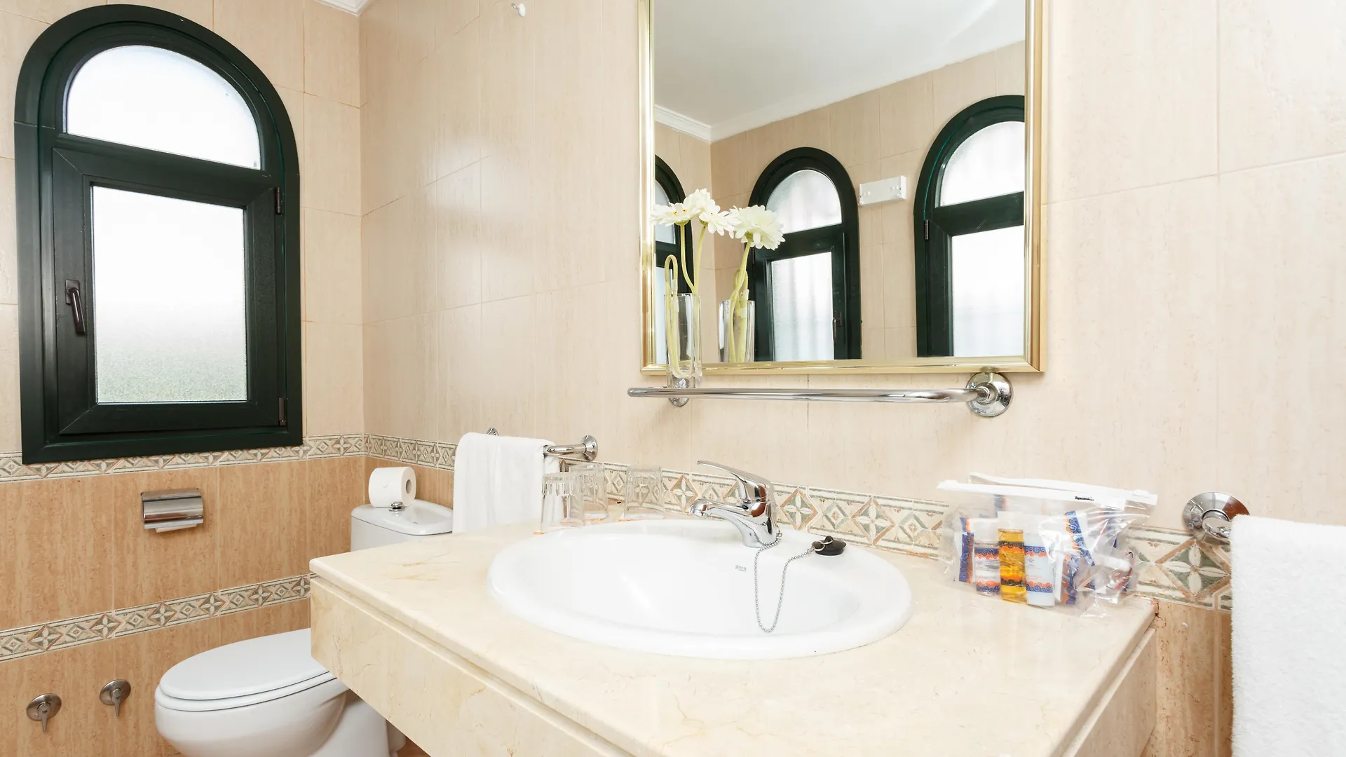 Hotel Globales Pueblo Andaluz San Pedro de Alcántara Spagna